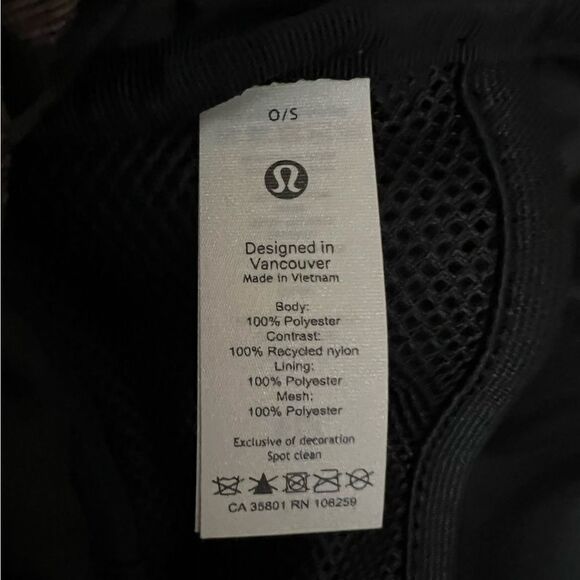 Lululemon NWT Everywhere Belt Bag Fleece Black & Silver Hardware OG 2021 Version - Picture 9 of 12